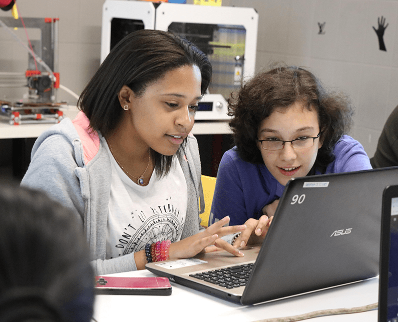 Becas GirlTech. Día Internacional de la Mujer y la Niña en la Ciencia