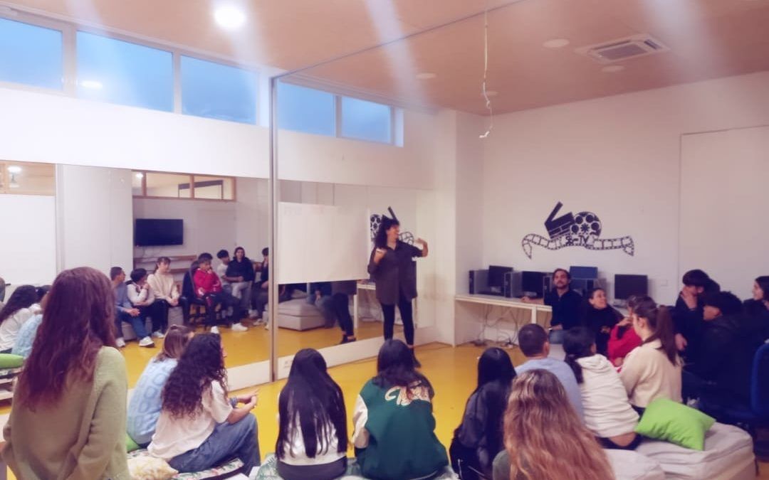 ENCUENTRO BARRIOS A VOCES CON JÓVENES SAN BLAS CANILLEJAS